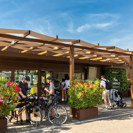 Hu In Town אתר קמפינג