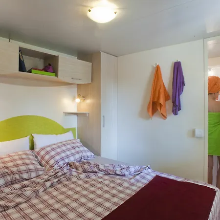 אתר קמפינג Hu In Town 2*